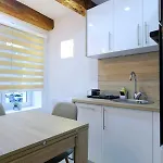 Apartment Seasons With Free Parking *