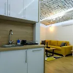 Apartment Seasons With Free Parking