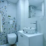 Seasons With Free Parking Apartment