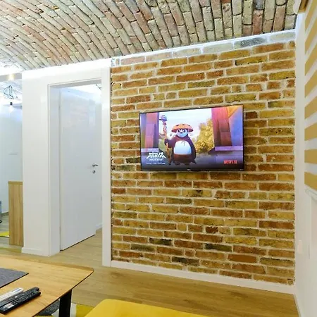 Seasons With Free Parking 아파트 *