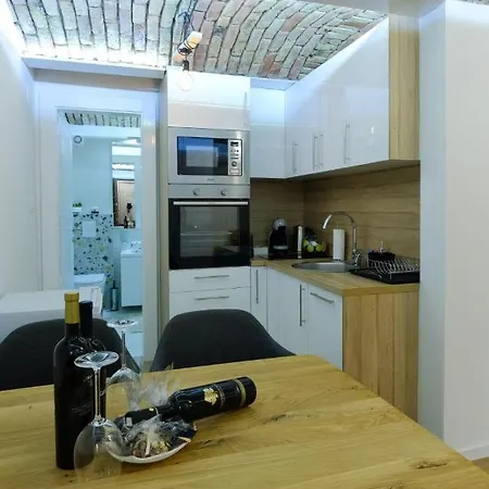 Seasons With Free Parking Apartment *