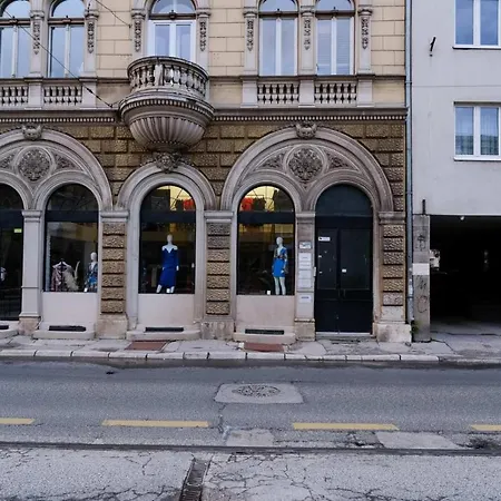 아파트 Seasons With Free Parking