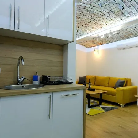 Apartment Seasons With Free Parking