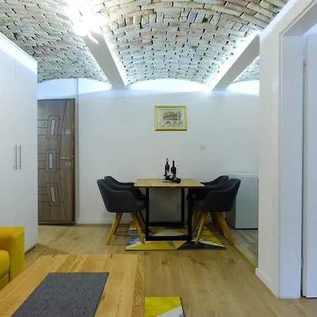 Seasons With Free Parking 아파트 *