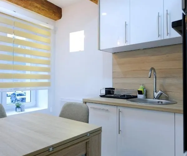 Apartment Seasons With Free Parking *