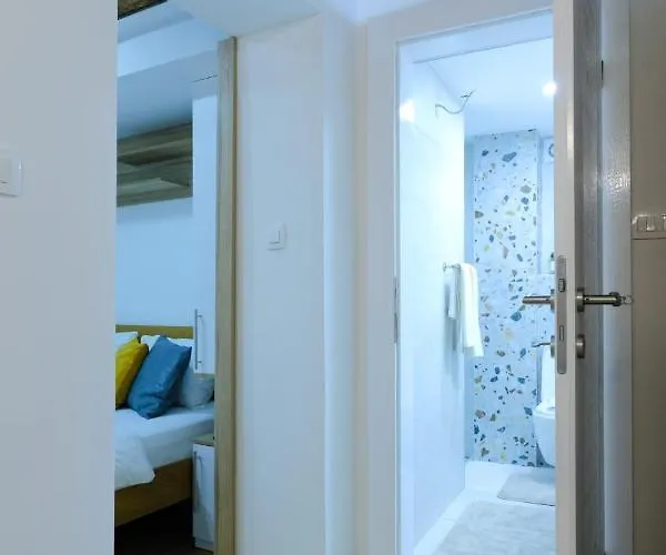 Apartment Seasons With Free Parking