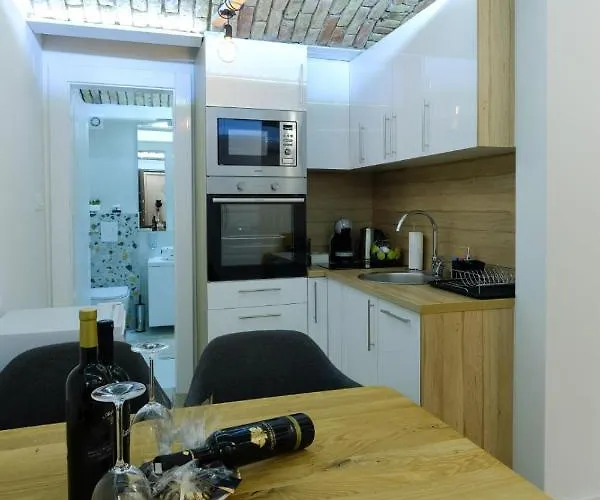 Seasons With Free Parking Apartment *