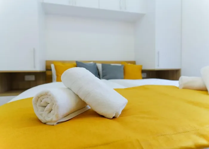 Apartment Seasons With Free Parking