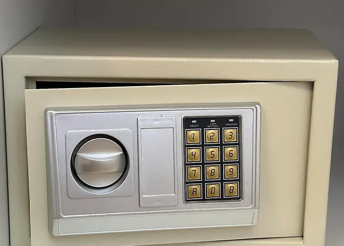 Apartment Seasons With Free Parking